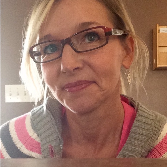 Meet your Posher, Amy - Picture 2 of 6